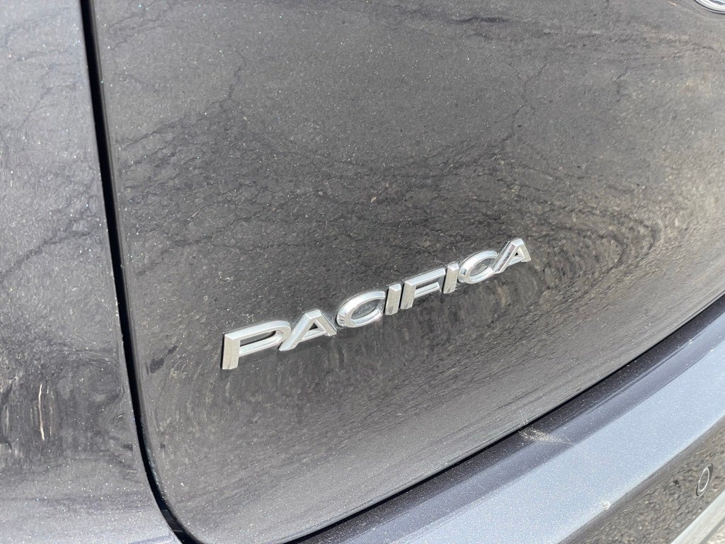 2021 Chrysler Pacifica Touring L w/Alloys, 3rd Row, Dual Temp, Rear Cam
